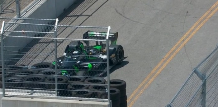 IndyCar: Canapino se involucró en un toque y terminó contra los neumáticos