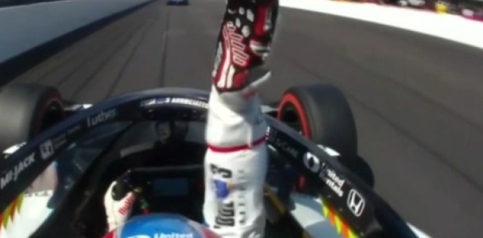 IndyCar: ¡Imperdible! Rahal a pura señas en plena recta de Indianápolis