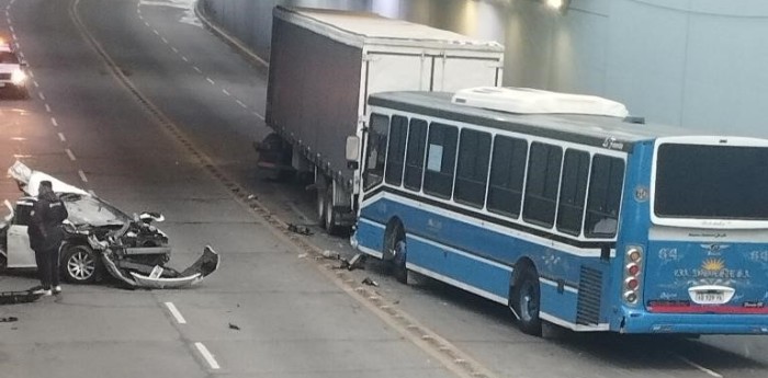 Un auto, un camión y un colectivo chocaron en Boulogne