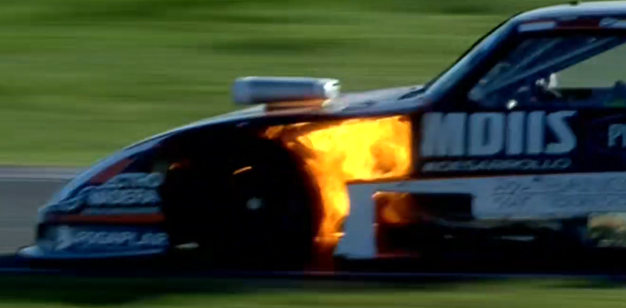 Fuego en la segunda serie del TC Pista Mouras en La Plata