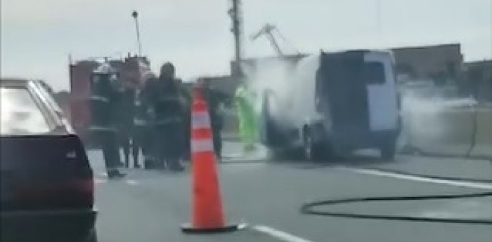 Se incendió una camioneta en la Autopista Buenos Aires-La Plata
