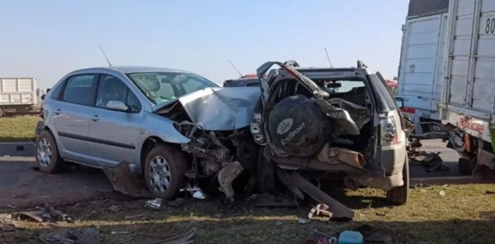 ¡Impresionante! una persona grabó el momento justo del choque en cadena