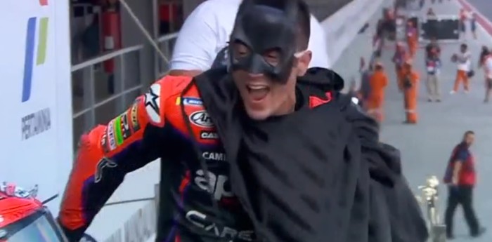 MotoGP: Maverick Viñales se vistió de Batman en el podio de Indonesia