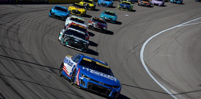 NASCAR: Larson ganó en Las Vegas y se mete entre los 4 finalistas
