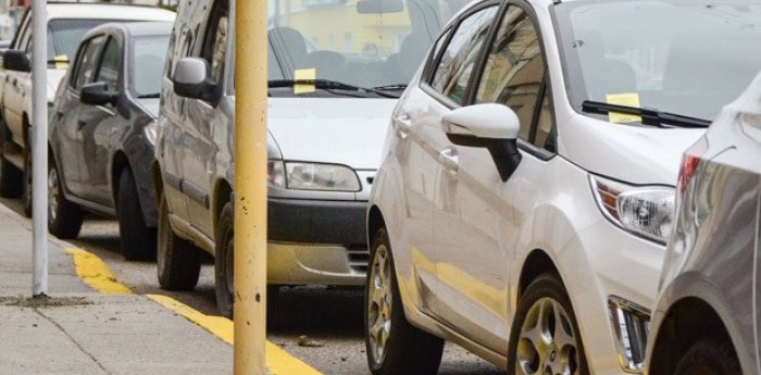 Así se realizan denuncias por autos mal estacionados en CABA