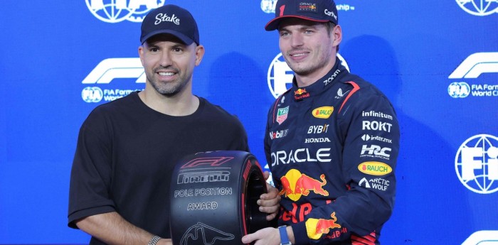 F1: ¡Dos grandes! El Kun Agüero le entregó el premio a Verstappen tras la pole en Abu Dhabi
