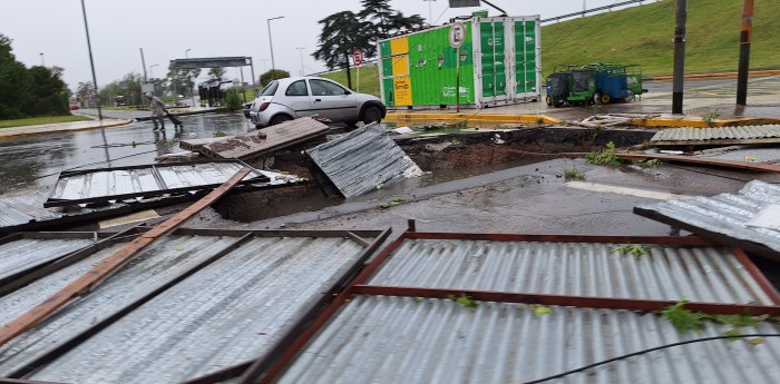 Destrozos en el ingreso al autódromo de Buenos Aires tras el temporal