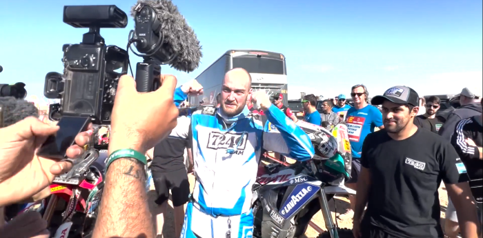 ¡Dale, campeón! Manu Andujar y un emotivo festejo tras consagrarse en el Dakar 2024