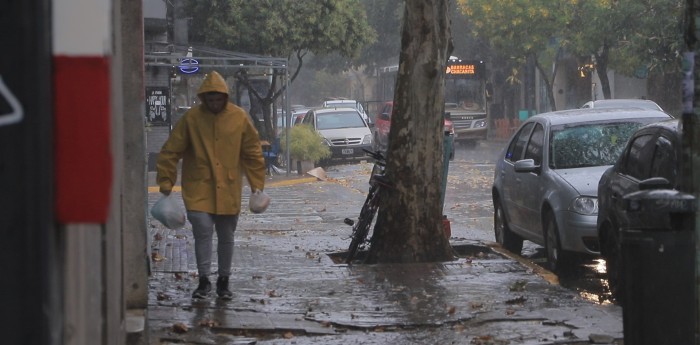 Calles inundadas y Subtes con demoras por las fuertes tormentas