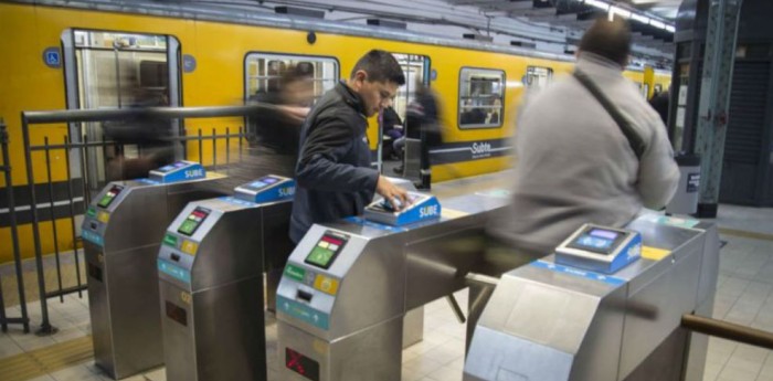 Fuertes aumentos en el transporte: el Subte costará $574 y los peajes subirán un 150%