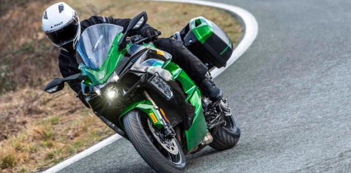 Pirelli suma tres neumáticos de alta gama para motos deportivas