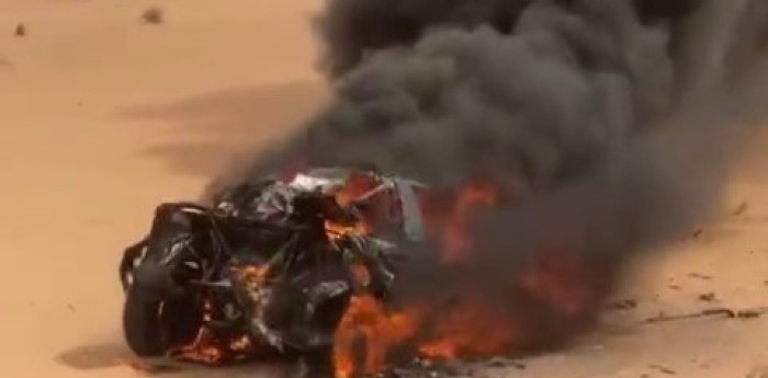 Impactante incendio en el Abu Dhabi Desert Challenge