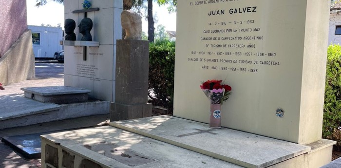 ¡De no creer! Robaron placas de los hermanos Gálvez del cementerio de la Chacarita