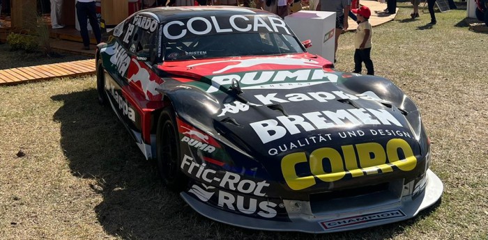 TC: Mazzacane exhibió su Chevy en el stand de Puma Energy de Expoagro