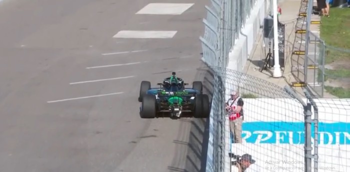 IndyCar: ¡Al límite! Canapino le pasó cerca a la pared en el arranque del año