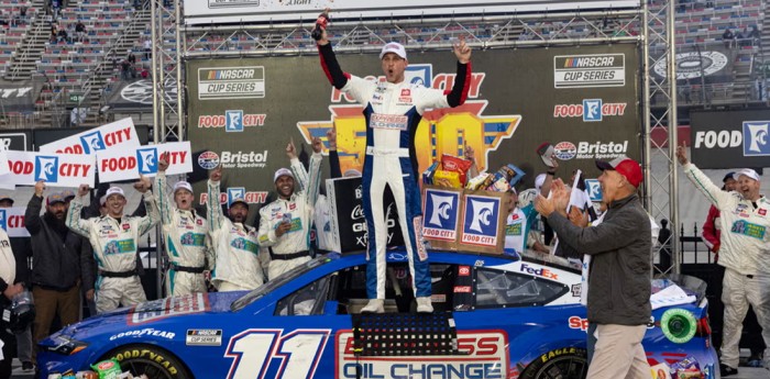 NASCAR:  Hamlin ganó una desgastante carrera en Bristol Motor Speedway