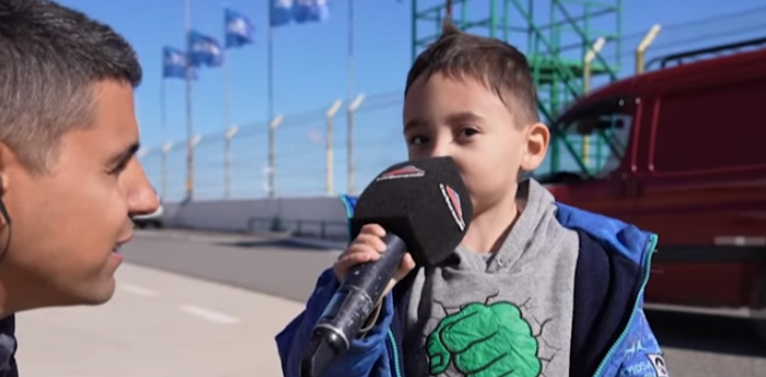 El divertido comentario de un niño en la previa del Turismo Carretera en Toay