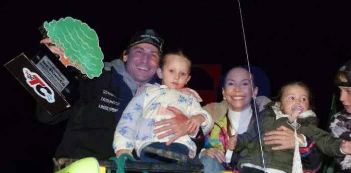 Necochea: Emotivo recibimiento a Jhonito luego del triunfo en Toay
