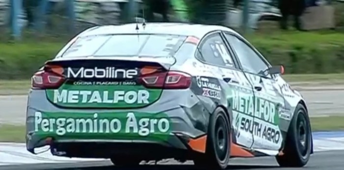 TN APAT: ¡A tres ruedas! Así quedó el auto de Castellano tras el accidente con Risatti en las Series de la Clase 3