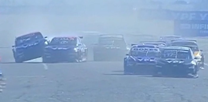 TC2000: el incidente entre Leonel y Tiago Pernía que los dejó fuera de carrera en 9 de Julio