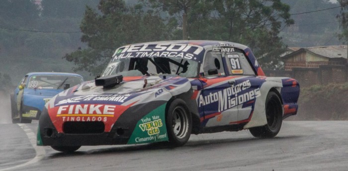 Espectacular: rompió su parabrisa y llegó al podio: “Fue una carrera de supervivencia”