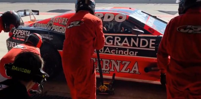 TC: Canapino practicó el cambio de neumáticos bajo la atenta mirada de Ortelli