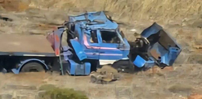 Milagro en Neuquén: un camión sin frenos desbarrancó 40 metros y el chofer salió con vida