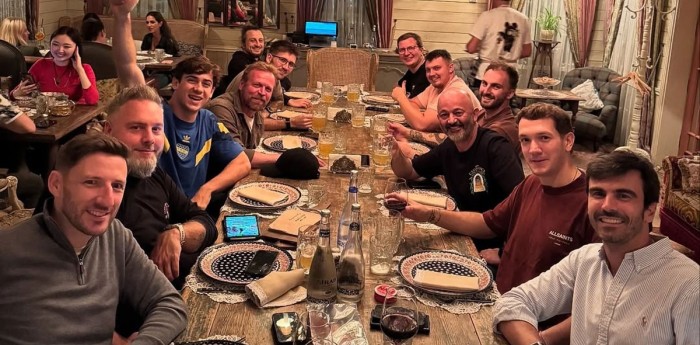F1: con la camiseta de Boca puesta, Colapinto festejó el cumpleaños de su ingeniero Stuart Barlow