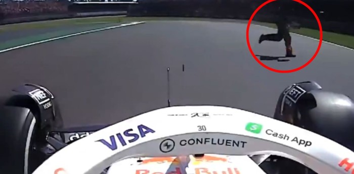 Escándalo en la F1: Lawson casi atropella a dos auxiliares que se cruzaron en la pista