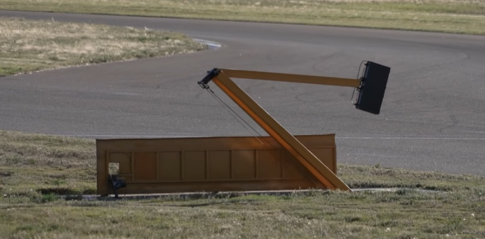 ¿Cómo funciona el ingenioso sistema de semáforos del autódromo de Toay?