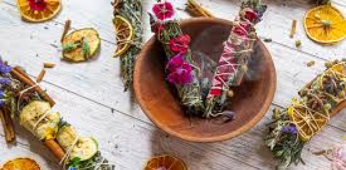 Salud y bienestar: guía definitiva para sahumar tu casa y desterrar las malas vibras