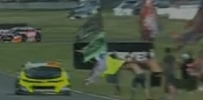 TC: ¡Un peligro! El público invadió la pista y hubo bandera roja en la clasificación