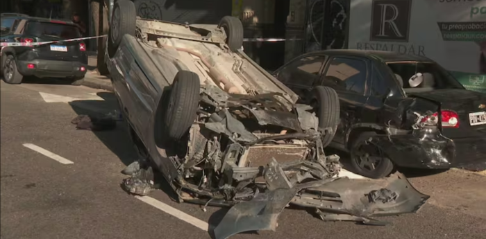 Las impactantes imágenes del choque y vuelco que terminó en fuga en Balvanera