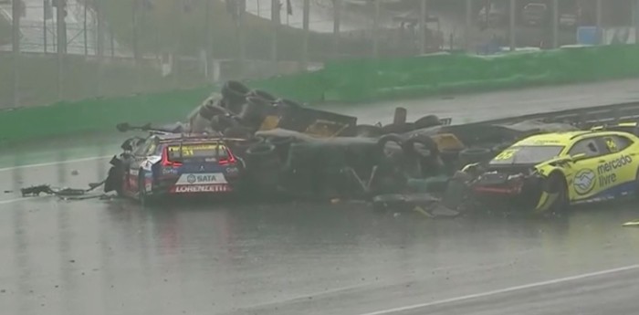 Impactante accidente bajo la lluvia en el Stock Car en Interlagos