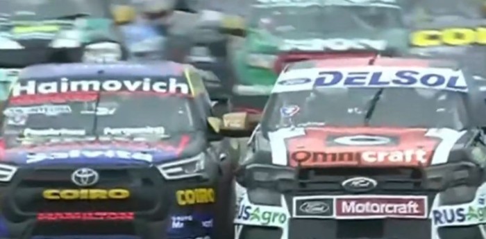 TC Pick Up: ¡Golpe de escena! Gianini y Werner tocaron en la largada y se complicaron en La Plata