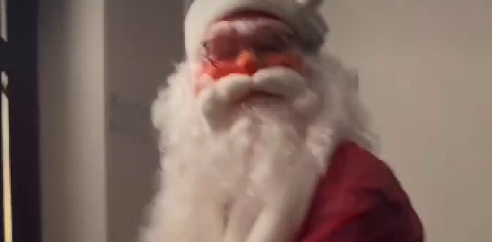 ¡Piloto y Papá Noel! El protagonista del TC que se disfrazó en Nochebuena