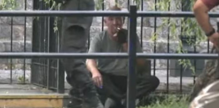 Un taxista borracho chocó contra un poste de luz en el barrio porteño de San Telmo