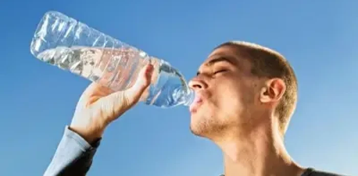 Salud y bienestar: ¿Por qué el agua es tu mejor defensa ante las olas de calor de enero?