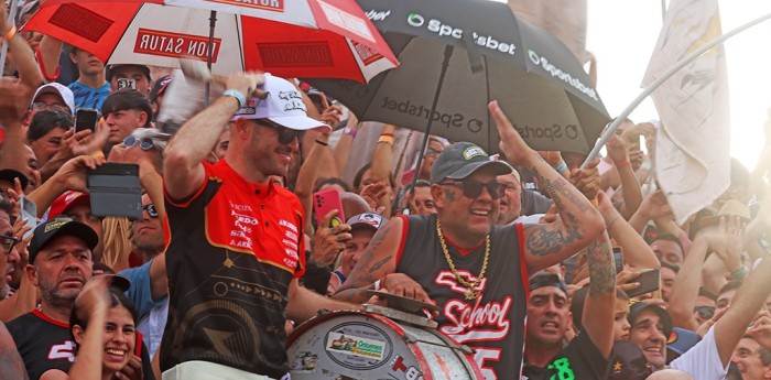 TC: la historia del hincha de Canapino que viajó desde lejos para conocerlo e inmortalizó el encuentro en un tatuaje