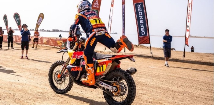 ¡Casi los atropella! El alocado festejo de Luciano Benavides con su equipo tras ganar el Dakar 2026
