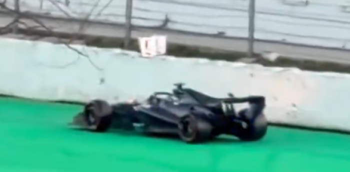 F1: el Aston Martin AMR26 salió a pista en Barcelona y se quedó parado ¿Qué pasó?