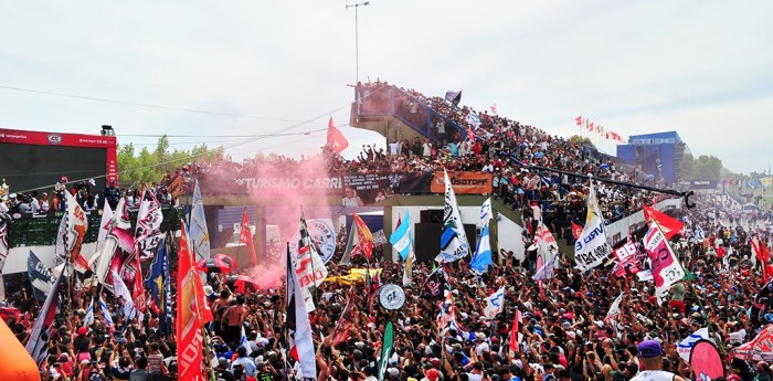 ¡Pasión por el TC! La dura travesía en bicicleta de un hincha para llegar a la primera fecha en El Calafate