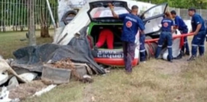 ¡Impactante! Un piloto de la Clase 2 del Turismo Pista se estrelló y rompió el muro del Mouras de La Plata