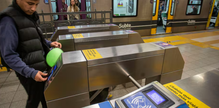 ¿De cuánto es el aumento del transporte púbico para febrero?