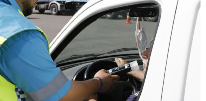 Dieron positivo el alcoholemia con menores a bordo y les secuestraron los vehículos