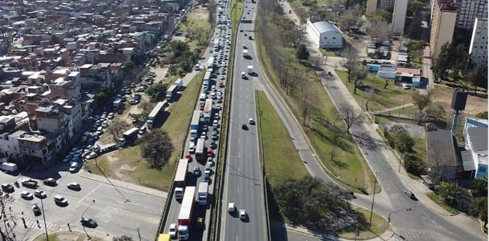 Las mejores rutas alternativas a Ezeiza tras el cierre de la Dellepiane: ¿Cuáles son?