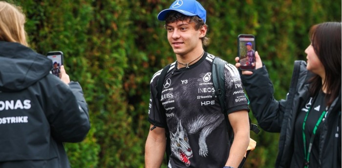 F1: ¡Preocupación por Antonelli! Kimi llegó a Japón con una muñequera, ¿Qué pasó?