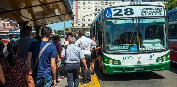 Las empresas de colectivos empezaron a estabilizar las frecuencias del servicio luego de la reunión con el Gobierno