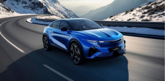 Franco Colapinto: cuánto vale el auto con el que llegó al Filming Day de Alpine