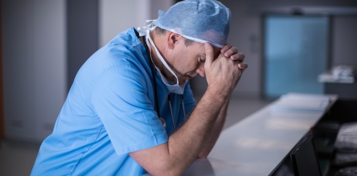 Burnout médico y soluciones tecnológicas: ¿alivio real o nueva fuente de estrés?